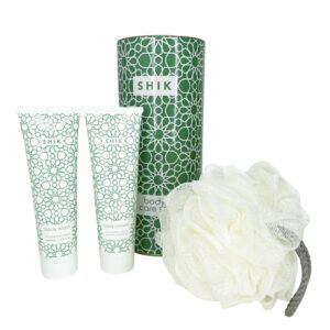 <b>BODY CARE SET</b><br>Набор по уходу за телом: гель для душа, крем для тела, мочалка в подарочной упаковке